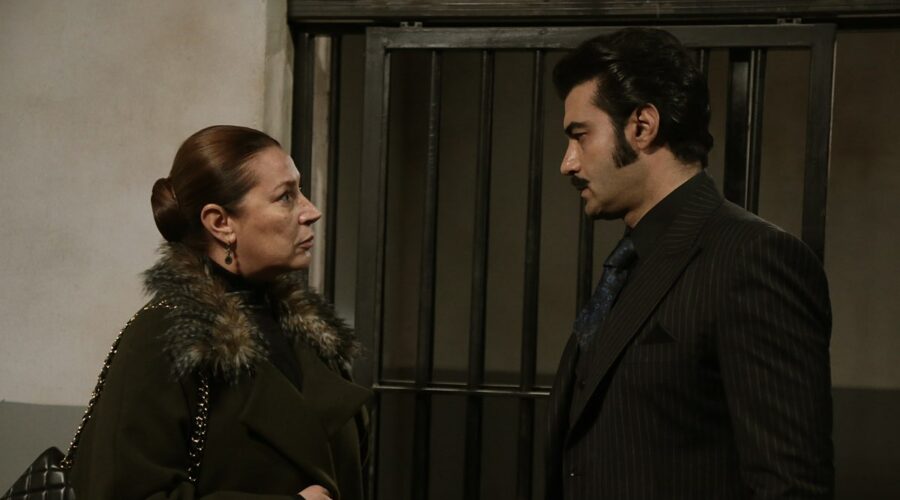 Da sinistra: Vahide Perçin (Hünkar) e Murat Ünalmis (Demir) in una scena della puntata di “Terra Amara” in onda sabato 27 maggio 2023 su Canale 5. Credits: Mediaset.