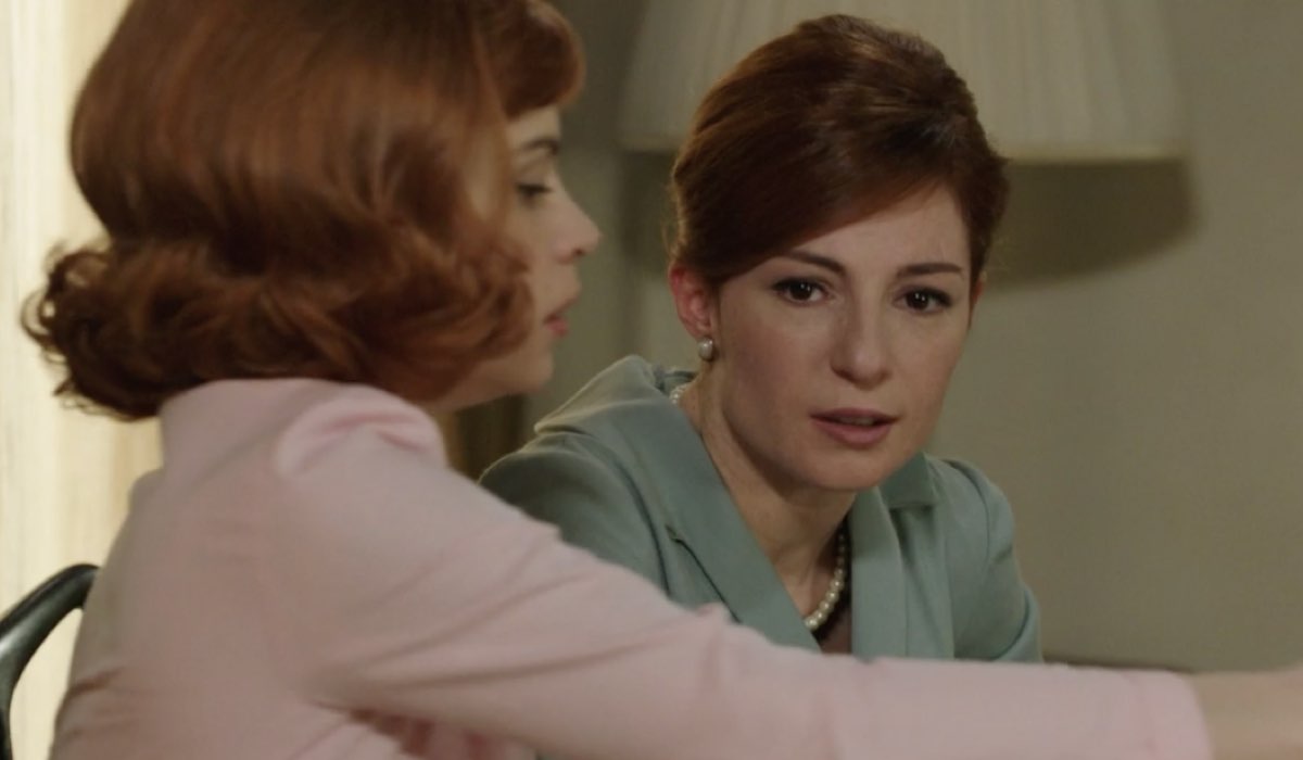 Da sinistra: Gaia Bavaro (Gemma Zanatta) e Valentina Bartolo (Veronica Zanatta) in una scena nella puntata 157 de 