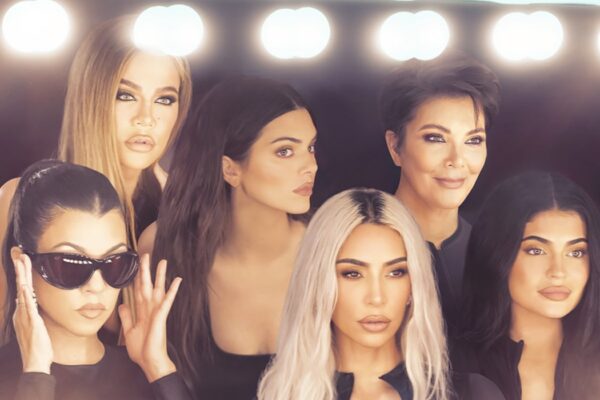 La key art della terza stagione di “The Kardashians”. Credits: Disney+.