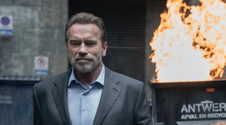 Arnold Schwarzenegger nei panni di Luke Brunner nell'episodio 101 di Fubar. Cr. Christos Kalohoridis/Netflix © 2023.