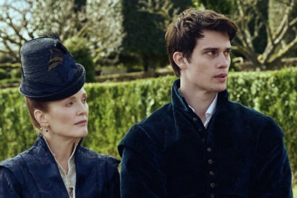 “Mary & George”, Julianne Moore e Nicholas Galitzine protagonisti della serie tv in arrivo nel 2024. Credits: Sky.