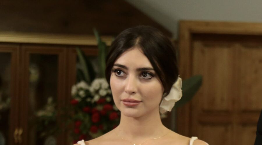 Melike İpek Yalova (Müjgan Hekimoğlu Akkaya) in una scena di