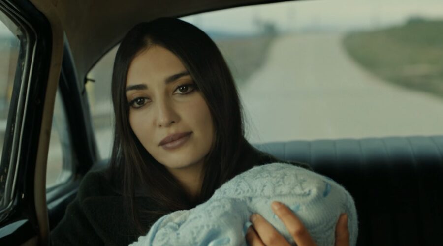 Melike Yalova (Müjgan Hekimoglu) in una scena della puntata di “Terra Amara” in onda martedì 30 maggio. Credits: RTI Mediaset.