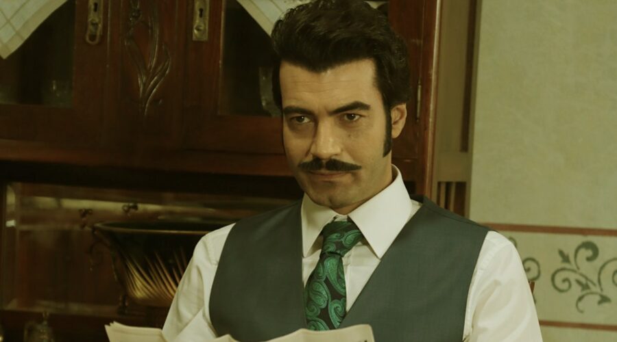 Cosa succede nella puntata di domani 30 maggio? Murat Ünalmis (Demir) in una scena della puntata di “Terra Amara”. Credits: RTI Mediaset.