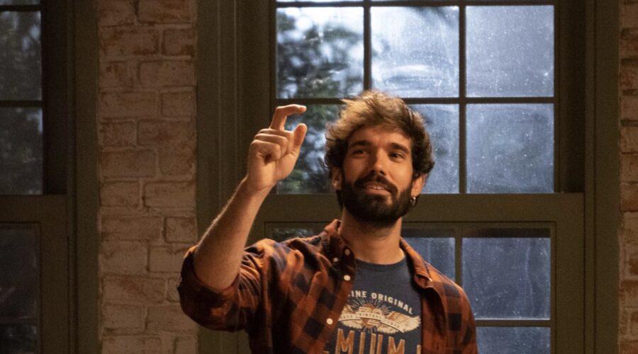 Oliver Ruano (Tirso Noguera) in una scena di “Un altro domani”. Credits: Mediaset