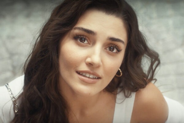 Pinar Deniz In L'attrice Credits Disney Plus