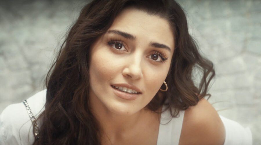 Pinar Deniz In L'attrice Credits Disney Plus