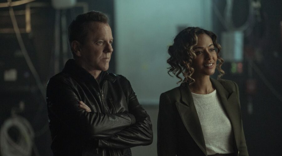 Da sinistra: Kiefer Sutherland nel ruolo di John Weir e Meta Golding nel ruolo di Hailey Winton della serie Paramount+ “Rabbit Hole”. Foto Cr: Marni Grossman/Paramount+ © 2022 Viacom International Inc. Tutti i diritti riservati.