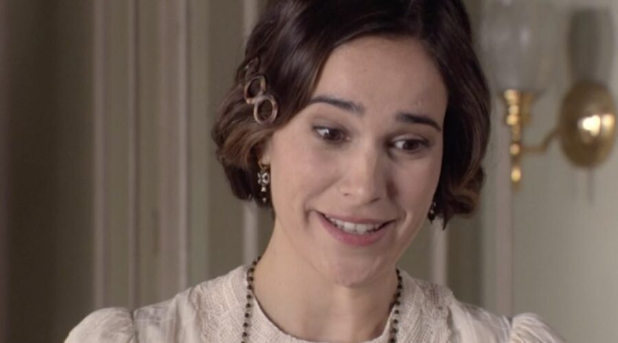 Celia Freijeiro (Adela Silva Torrealba) in una scena della puntata 61 di