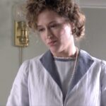 Marta Larralde (Diana Silva Torrealba) in una scena della soap opera spagnola “Sei Sorelle”. Credits: Rai/Cattura schermo.