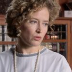 Marta Larralde (Diana Silva Torrealba) in una scena della soap opera spagnola “Sei Sorelle”. Credits: Rai/Cattura schermo.