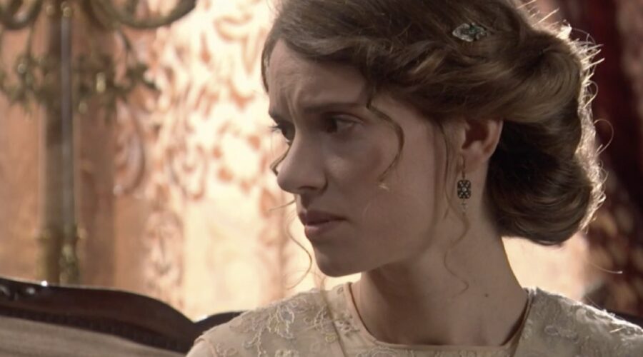 Mariona Tena (Blanca Silva Torrealba) in una scena della puntata 62 di 
