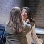 Da sinistra: Kimberlin Brown (Sheila Carter) e Jacqueline Macinnes Wood (Steffy Forrester) in una scena della puntata di “Beautiful” in onda sabato 3 giugno 2023. Credits: BBL Distribution/Mediaset.