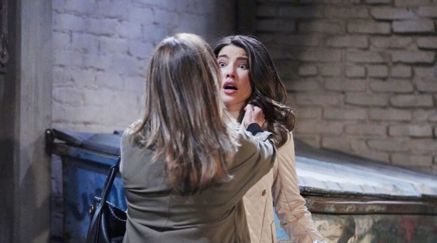 Da sinistra: Kimberlin Brown (Sheila Carter) e Jacqueline Macinnes Wood (Steffy Forrester) in una scena della puntata di “Beautiful” in onda sabato 3 giugno 2023. Credits: BBL Distribution/Mediaset.