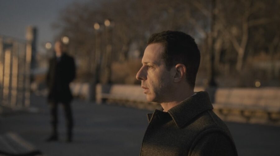 Kendall Roy (Jeremy Strong) in una scena dell'ultima puntata di “Succession”, ecco come finisce. Credits: Cattura schermo/Sky.