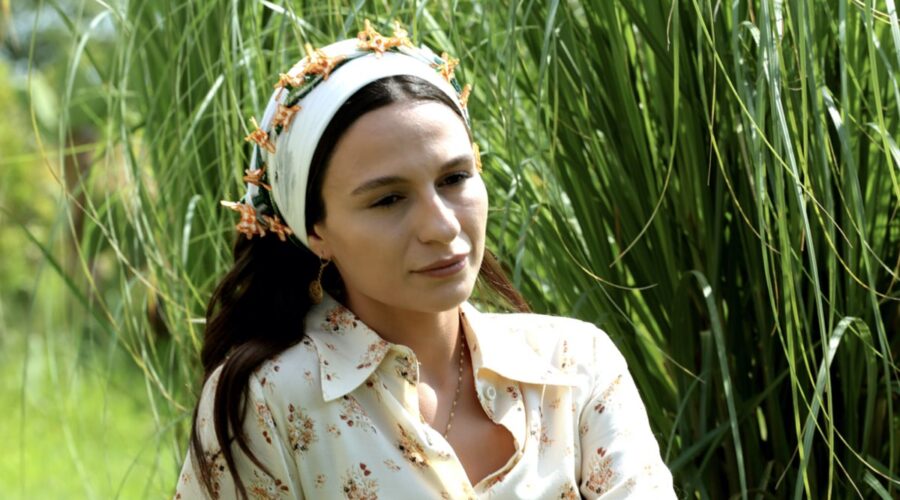 Selin Yeninci (Saniye) in una scena della puntata di “Terra Amara” in onda martedì 6 giugno 2023 su Canale 5. Credits: RTI Mediaset.