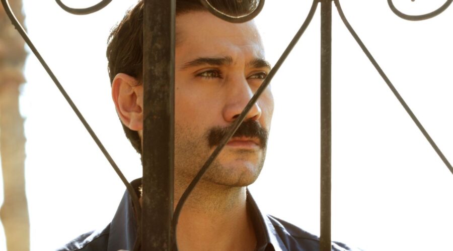 Ugur Gunes interpreta Yilmaz in una scena di
