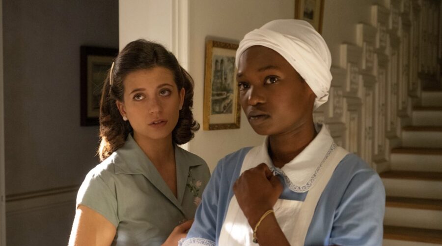 Da sinistra: Amparo Piñero (Carmen) ed Edith Martínez Val (Enoa) in una scena di “Un altro domani”. Credits: RTI Mediaset.
