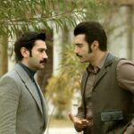 Da sinistra: Ugur Günes (Yilmaz) e Murat Ünalmis (Demir) in una scena della puntata di “Terra Amara” in onda venerdì 26 maggio 2023. Credits: RTI Mediaset.