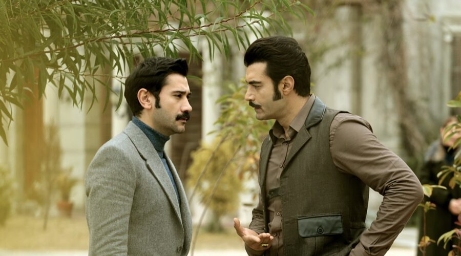 Da sinistra: Ugur Günes (Yilmaz) e Murat Ünalmis (Demir) in una scena della puntata di “Terra Amara” in onda venerdì 26 maggio 2023. Credits: RTI Mediaset.