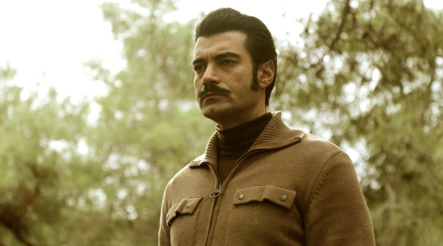 Murat Ünalmis (Demir) in una scena di