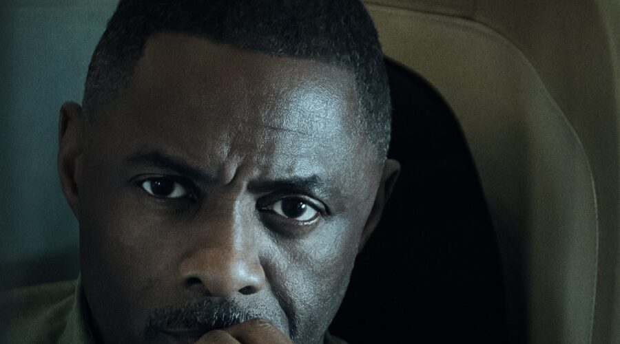 Idris Elba in un particolare della key art di “Hijack”. Credits: Apple TV+.