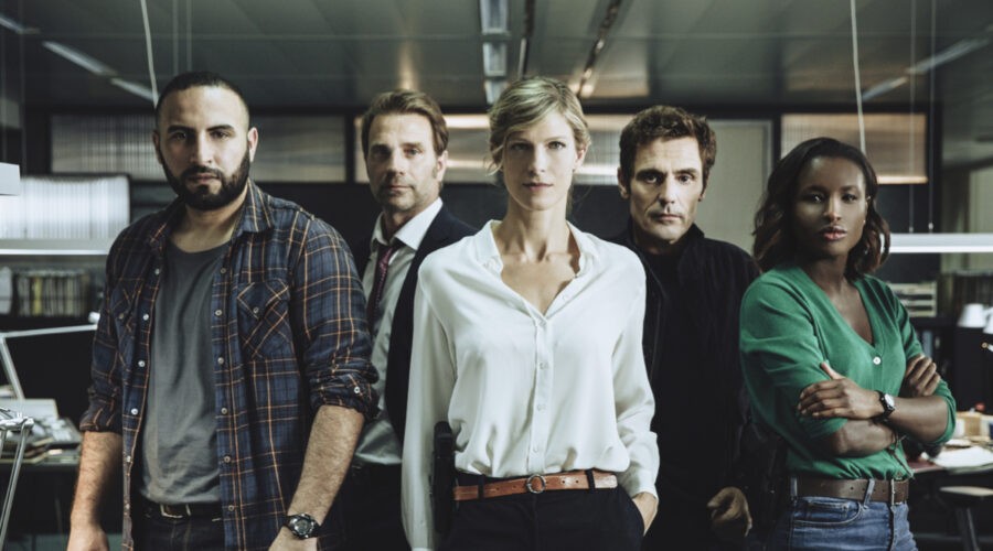 Immagine Di Copertina Di Sophie Cross - Verità Nascoste (2021) Credits RaiPlay