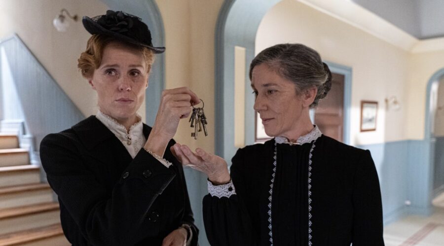 Maria Castro (Pia Adarre) e Marga Martínez (Petra Arcos) in una scena dell'episodio 23 de “La Promessa”. Credits: RTI Mediaset.