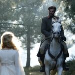 A destra: Kivanç Tatlitug (Kurt Seyit Eminof) in una scena del quarto episodio de “La ragazza e l'ufficiale”. Credits: RTI Mediaset.