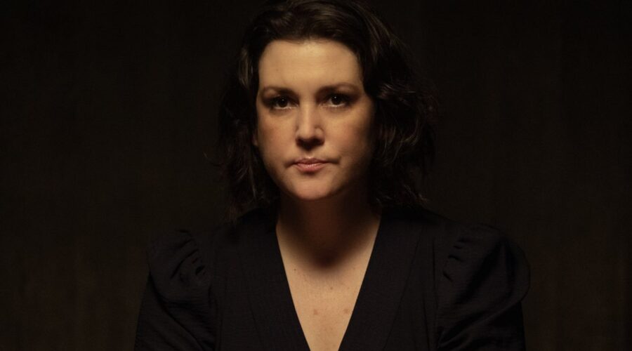Melanie Lynskey in una scena della seconda stagione di “Yellowjackets”. Credits: Paramount+.