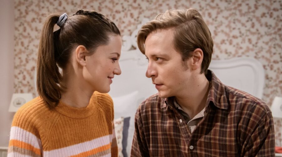 Da sinistra: Merle Finow (Michaela Weingartner) e Gerry Richter (Johannes Huth) in “Tempesta D'Amore”. Credits: Das Erste/Mediaset.