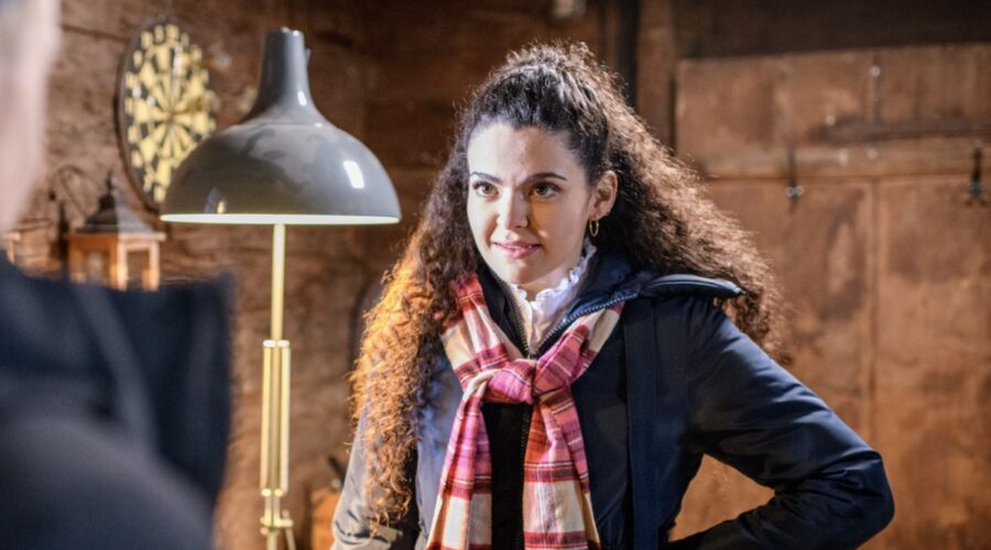 Merve Çakir nei panni di Shirin Ceylan in “Tempesta D'Amore”, la soap opera in onda su Rete 4. Credits: Das Erste/Mediaset.