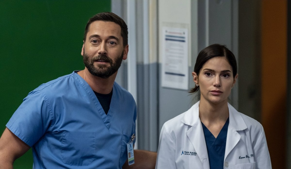 From left: Ryan Eggold (Max Goodwin) and Janet Montgomery (Lauren Bloom) in a scene from the fourth episode of “New Amsterdam 5”.  Credits: Universal TV/RTI Mediaset.