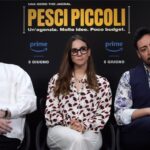 Da sinistra: Francesco Ebbasta, Aurora Leone e Ciro Priello nell'intervista per “Pesci Piccoli”. Credits: Tvserial.it.