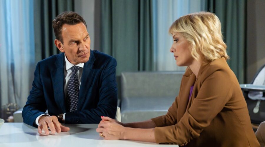 Riccardo Polizzy Carbonelli e Chiara Conti sono Roberto e Lara in 