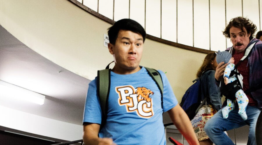 Ronny Chieng In Una Scena Di Ronny Chieng Studenti Fuorisede Credits Serially
