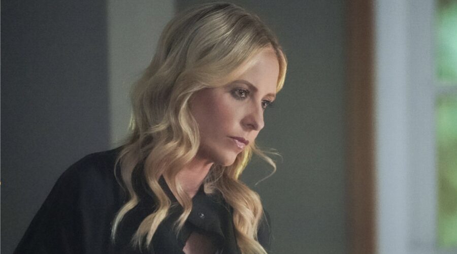 Sarah Michelle Gellar in una scena della serie tv “Wolf Pack”, disponibile in streaming con tutti gli episodi. Credits: Paramount+.