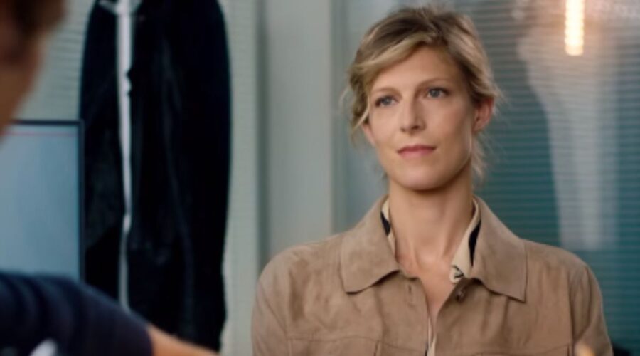 Screenshot di Alexia Barlier nel Trailer Di