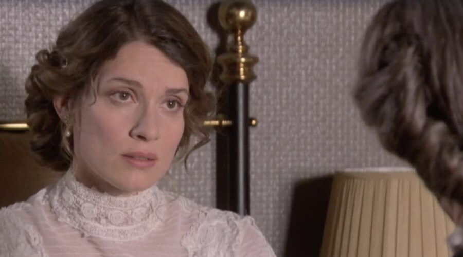 Mariona Tena (Blanca Silva Torrealba) in una scena della puntata 61 di 