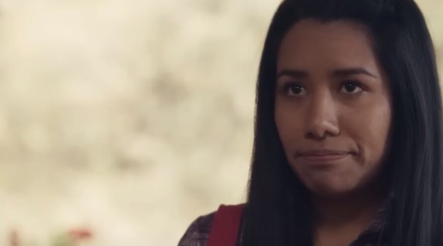 Shani Lonzano interpreta Yeni in una scena del trailer di