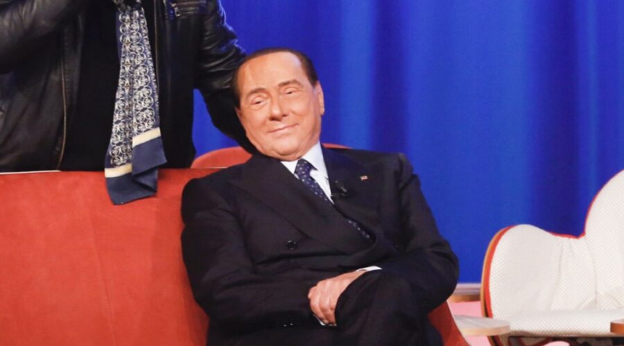 Silvio Berlusconi, ospite di Maurizio Costanzo. Credits: RedCommunications- Comunicazione e Immagine.