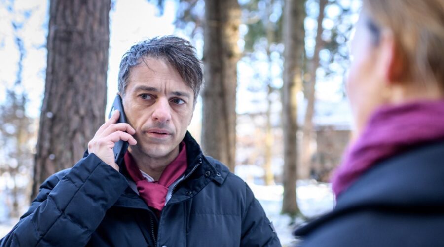 Lorenzo Patané nei panni di Robert Saalfeld in una scena della puntata di “Tempesta D'Amore” del martedì 13 giugno 2023 su Rete 4. Credits: Das Erste/Mediaset.