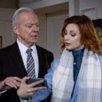 Da sinistra: Dirk Galuba interpreta Werner Saalfeld e Sophia Schiller nei panni di Constanze Von Thalheim in una scena della soap opera “Tempesta d'amore” in onda su Rete 4. Credits: Das Erste/Mediaset.