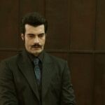 Murat Ünalmis (Demir) testimonia al processo contro Zuleyha nella puntata di “Terra Amara” in onda sabato 10 giugno 2023 su Canale 5. Credits: RTI Mediaset.