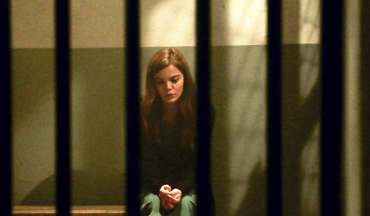 Züleyha (Hilal Altinbilek) in carcere nella puntata di “Terra Amara” in onda mercoledì 14 giugno 2023 su Canale 5. Credits: RTI Mediaset.