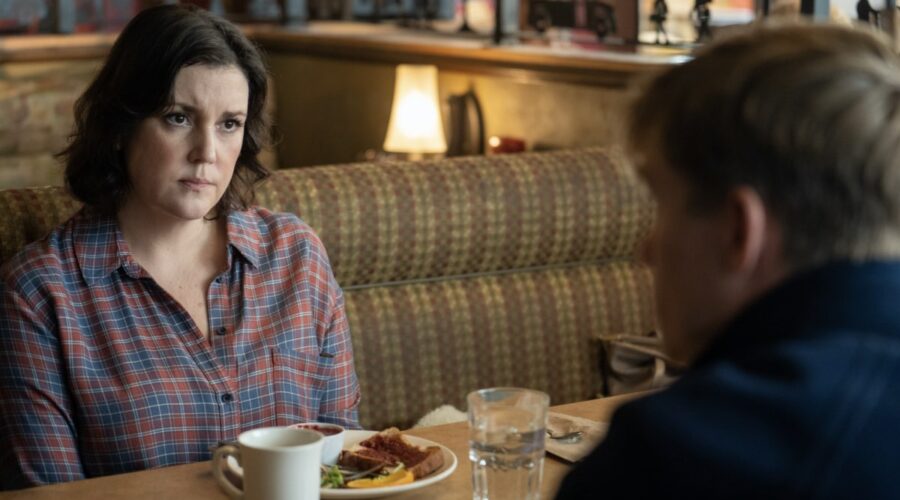 Melanie Lynskey in una scena della seconda stagione di “Yellowjackets”. Credits: Paramount+.