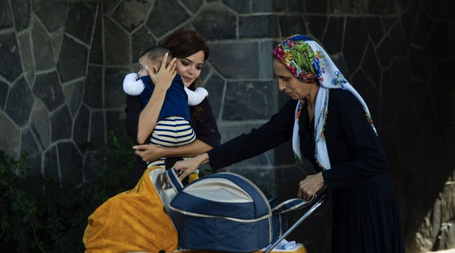 Hilal Altinbilek (Züleyha) in una scena di