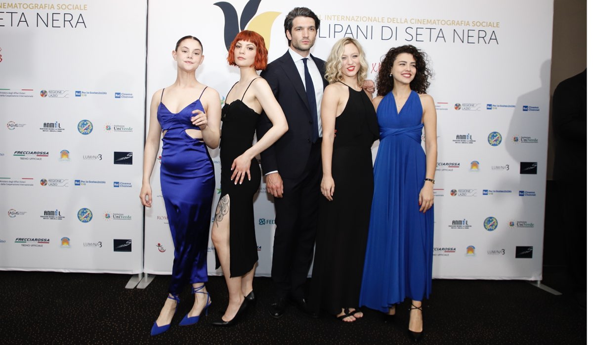 Da sinistra: Elvira Camarrone, Gaia Bavaro, Filippo Scarafia, Francesca Del Fa e Chiara Russo in rappresentanza de 