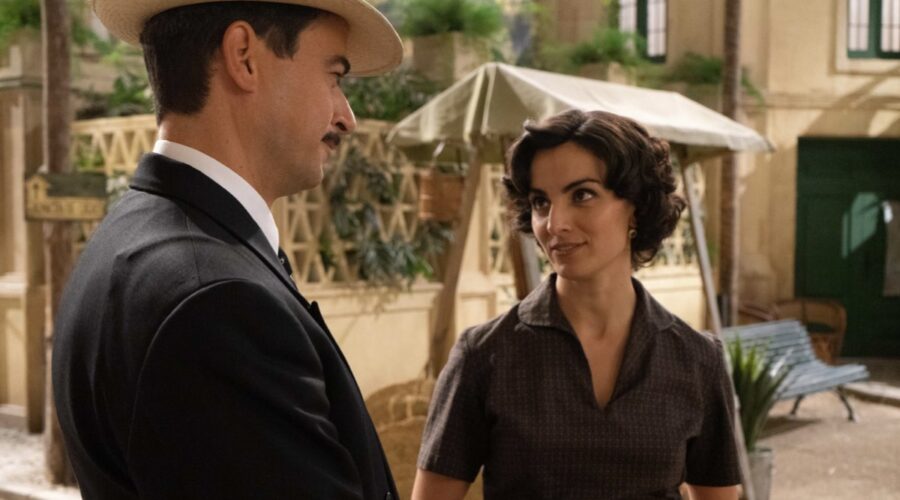 Da sinistra: Agustin Otòn (Sebas) e Silvia Acosta (Patricia) in una scena di “Un altro domani”. Credits: Mediaset