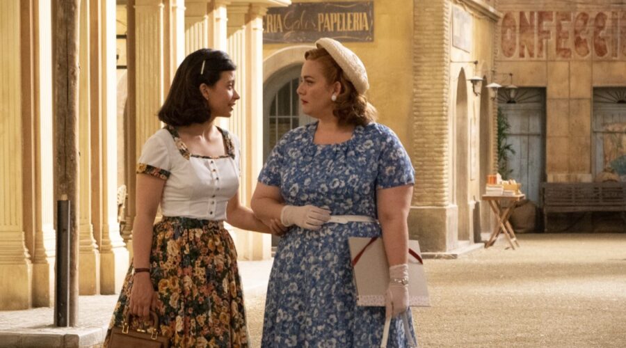 Da sinistra: Amparo Piñero (Carmen) e Esperanza Guardado (Linda) in una scena di “Un altro domani”. Credits: Mediaset